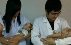 Sinh viên Y khoa tự lấy máu mình làm bài tập